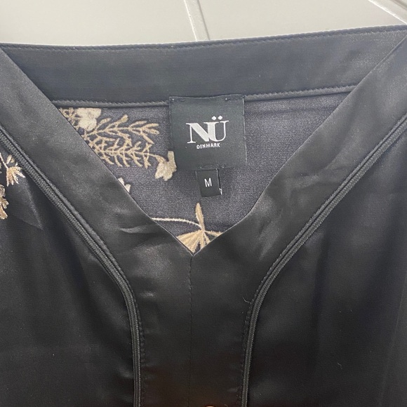 Black Satin Camisole Gold Floral Print Tank Top Luxe Y2K Sz S/M - Picture 2 of 11
